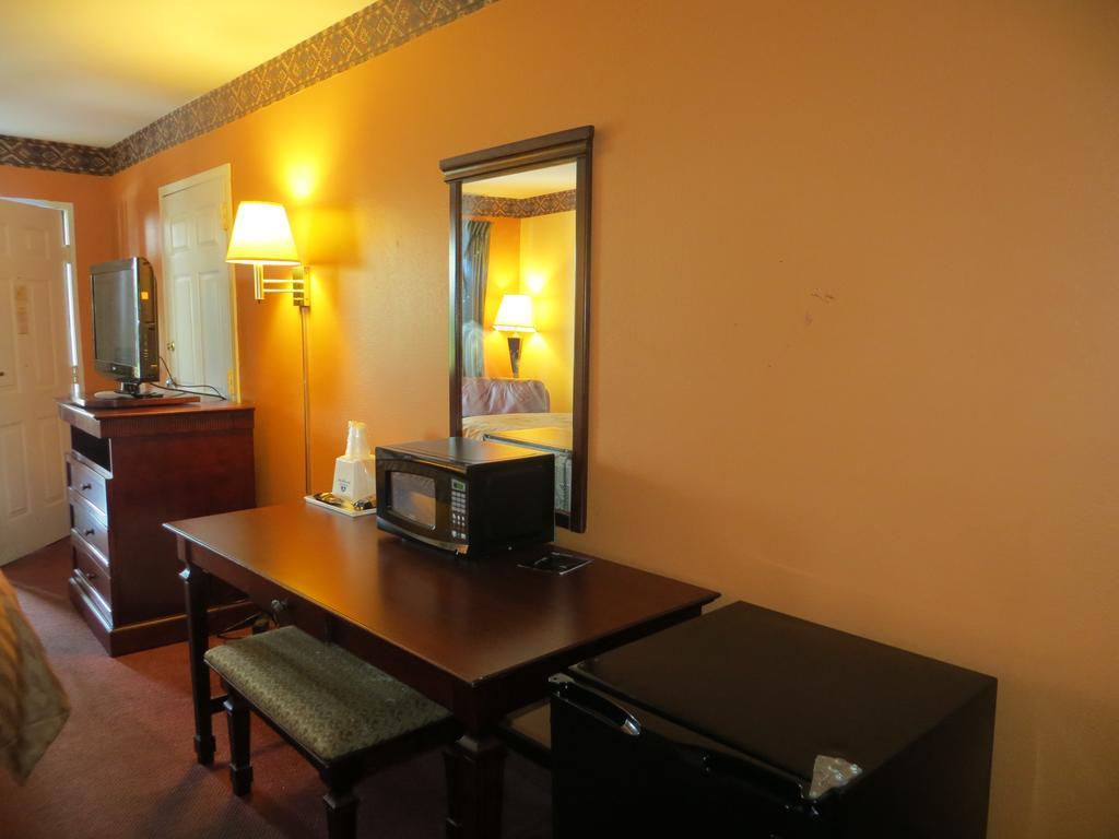 Americas Best Value Inn 欧扎克 外观 照片