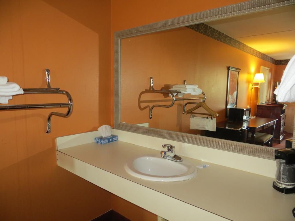 Americas Best Value Inn 欧扎克 外观 照片